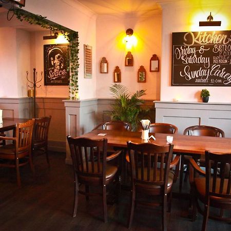 Rowton Poplars Hotel Chester Bagian luar foto