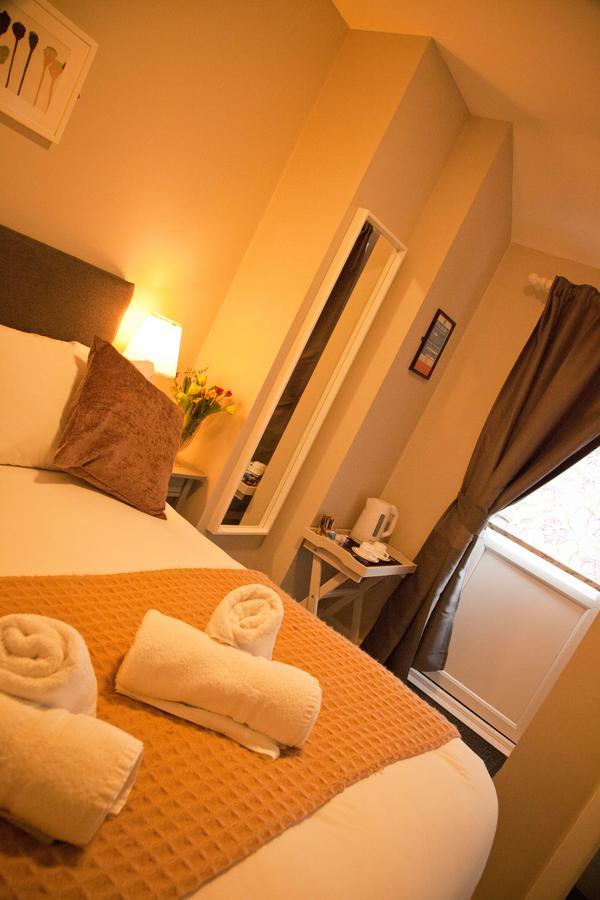 Rowton Poplars Hotel Chester Bagian luar foto